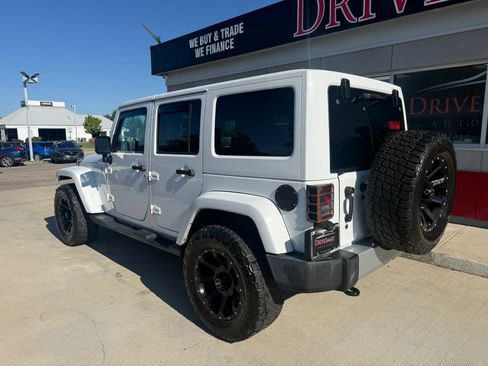 Used 2015 Jeep Wrangler Unlimited Sahara w/ Dual Top Group AWD/4WD image 4