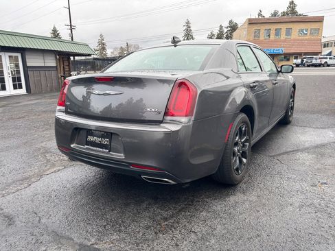 Used 2019 Chrysler 300 S image 5