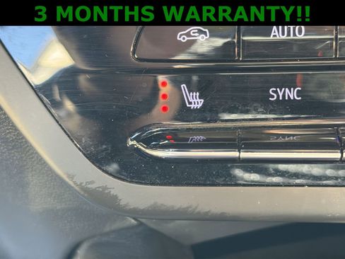 Used 2023 Buick Envision Essence image 40