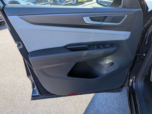 Used 2025 Volkswagen Atlas Peak Edition SE image 11