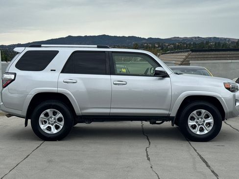 Used 2019 Toyota 4Runner SR5 AWD/4WD image 8