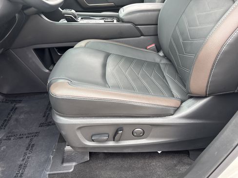 Used 2025 Nissan Pathfinder Platinum w/ Cargo Package AWD/4WD image 20
