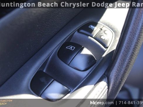 Used 2019 Nissan Rogue Sport SL w/ Premium Package image 11