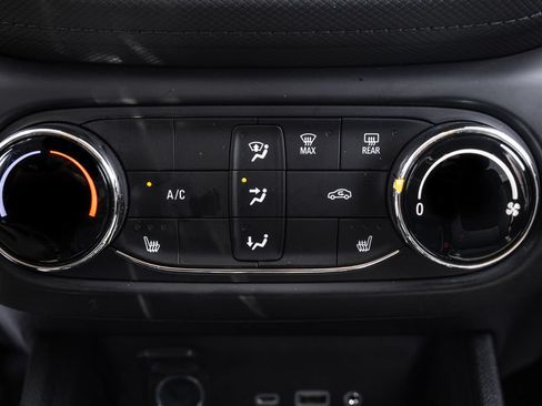 Used 2023 Chevrolet TrailBlazer LT FWD image 19