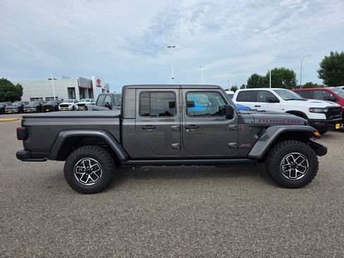 Used 2026 Jeep Gladiator Rubicon w/ Steel Power Dome Hood Package AWD/4WD image 9