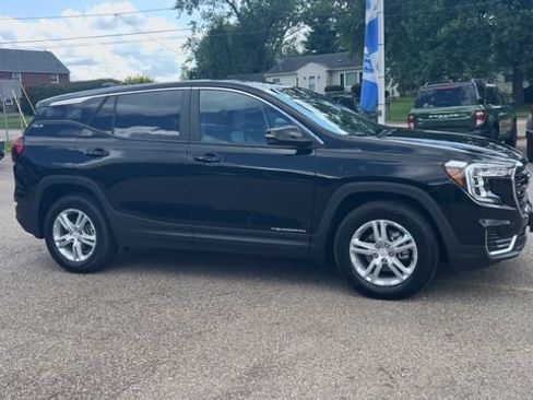 Used 2024 GMC Terrain SLE w/ Fleet Convenience Package FWD image 2