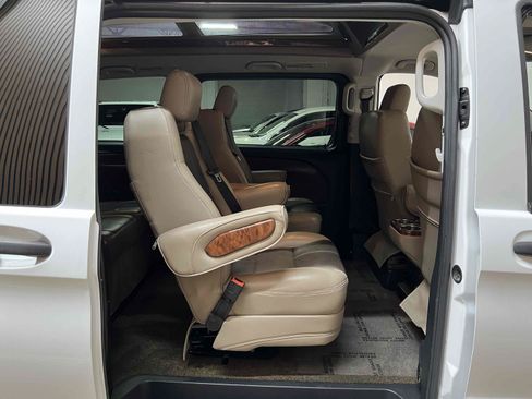 Used 2020 Mercedes-Benz Metris Passenger image 27