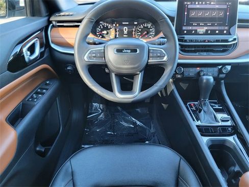 Certified 2024 Jeep Compass Limited image 31