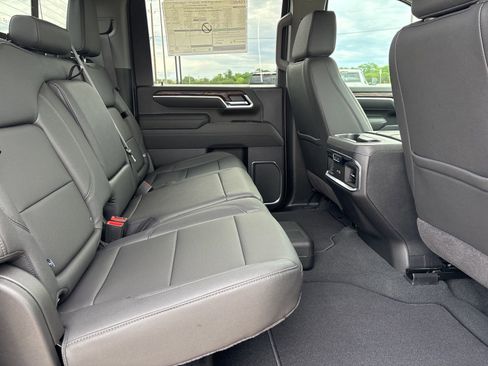 New 2026 GMC Sierra 2500 SLT w/ SLT Premium Package image 17