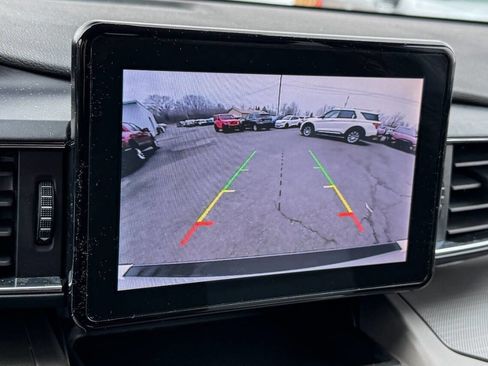 Used 2022 Ford Explorer XLT w/ Equipment Group 202A image 31