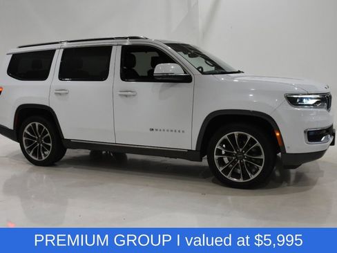 Used 2022 Jeep Wagoneer Series III w/ Premium Group I AWD/4WD image 3
