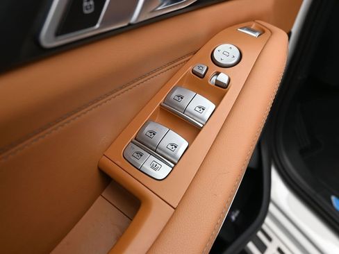 Used 2025 BMW X7 xDrive40i image 9