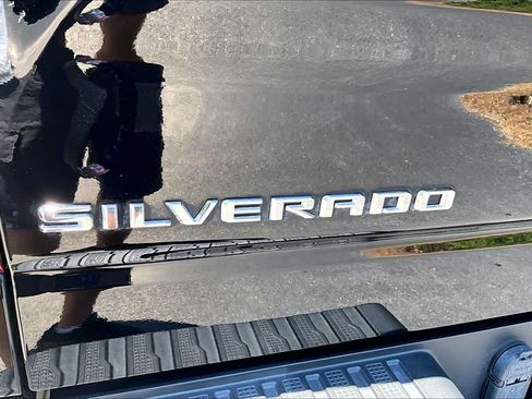 Used 2021 Chevrolet Silverado 1500 LT AWD/4WD image 30