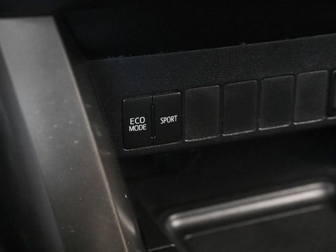 Used 2015 Toyota RAV4 XLE FWD image 31