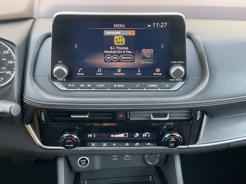 Used 2022 Nissan Rogue SV image 13