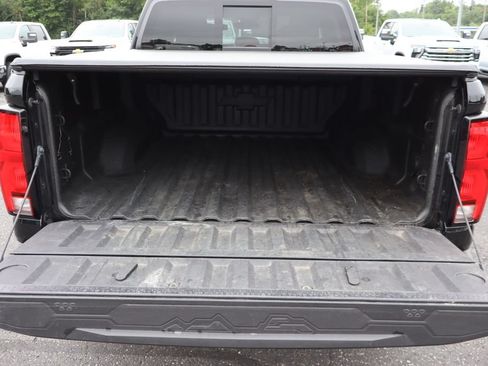 Used 2025 Chevrolet Colorado Z71 AWD/4WD image 35