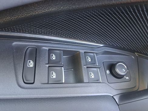 New 2026 Volkswagen Tiguan SE image 17