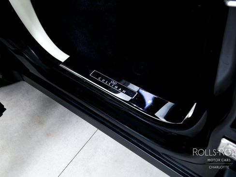 Used 2021 Rolls-Royce Cullinan Black Badge AWD/4WD image 34