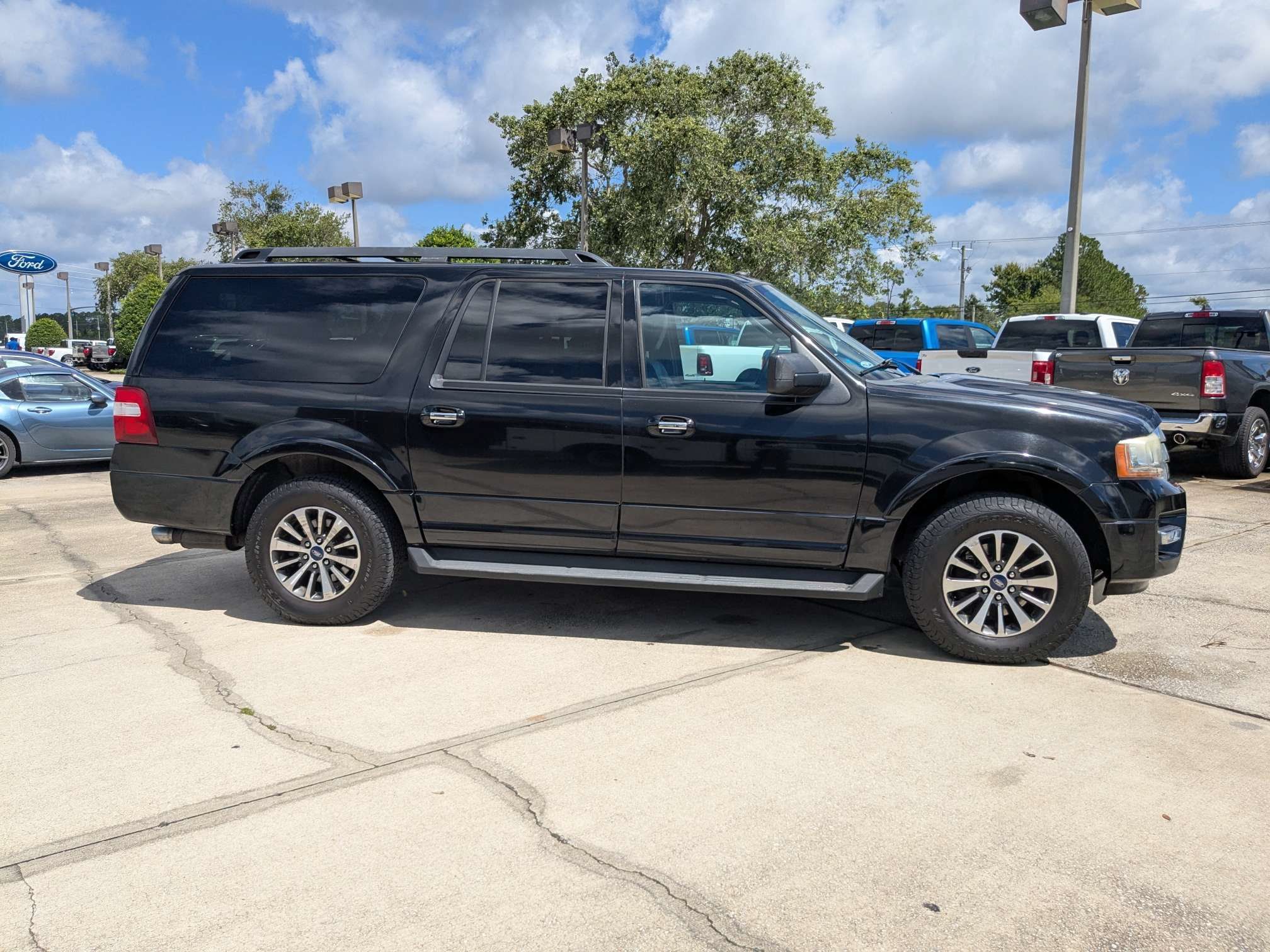 Used 2016 Ford Expedition EL XLT w/ Equipment Group 202A RWD image 3