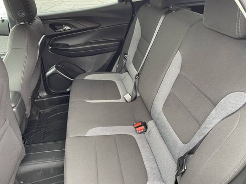 Used 2025 Chevrolet TrailBlazer LT w/ LT Cold Weather Package AWD/4WD image 4