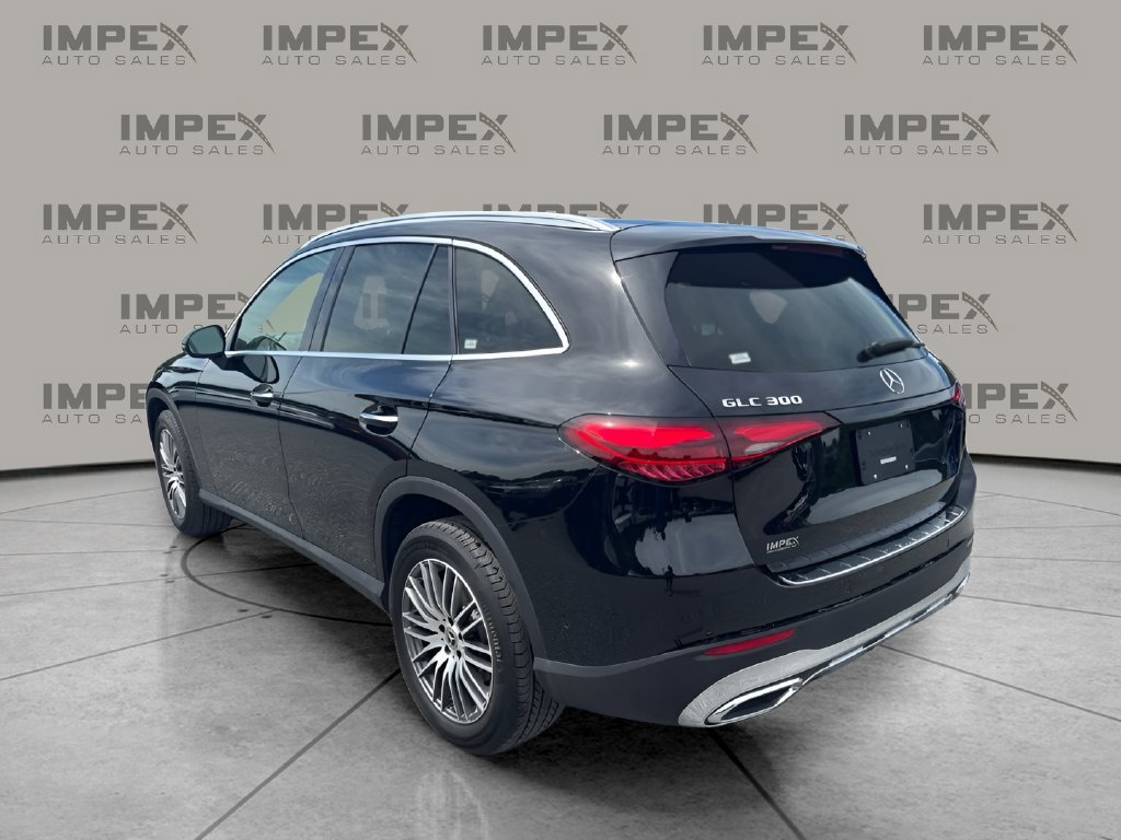 Used 2025 Mercedes-Benz GLC 300 image 2