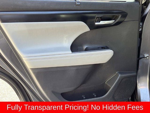 Used 2023 Toyota Highlander XLE AWD/4WD image 17