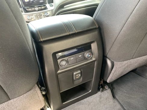 Used 2019 Chevrolet Traverse LT image 29
