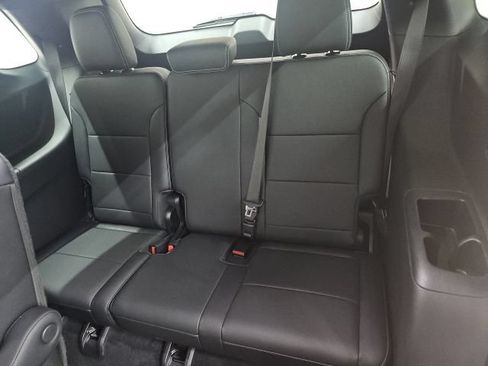 Used 2025 Chevrolet Traverse LT AWD/4WD image 10