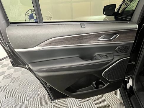 Used 2022 Jeep Grand Cherokee L Limited w/ Luxury Tech Group II image 24