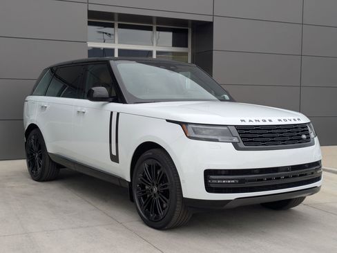 New 2025 Land Rover Range Rover Long Wheelbase SE image 3