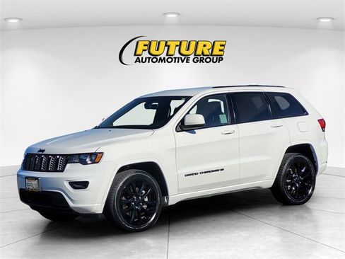 Used 2022 Jeep Grand Cherokee Laredo X image 5