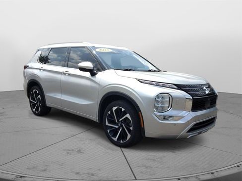 Used 2023 Mitsubishi Outlander SEL Black Edition image 9