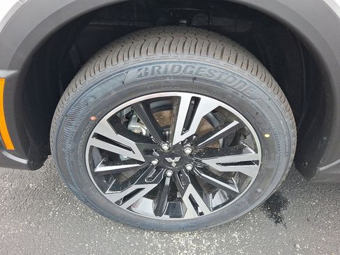 New 2025 Mitsubishi Eclipse Cross SE image 3