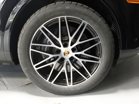 Used 2024 Porsche Cayenne image 20