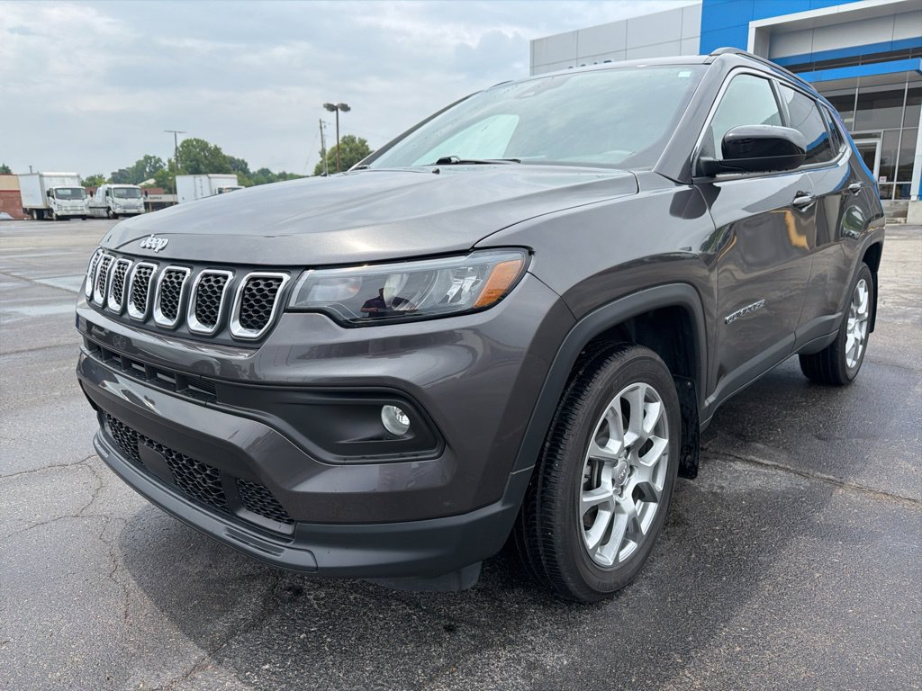 Used 2023 Jeep Compass Latitude AWD/4WD image 7
