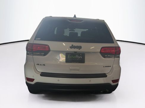 Used 2019 Jeep Grand Cherokee Laredo AWD/4WD image 7