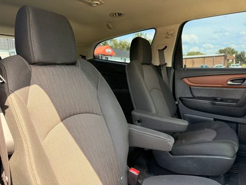 Used 2017 Chevrolet Traverse LT w/ Style and Technology Package FWD image 29
