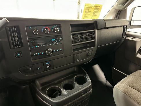 Used 2017 GMC Savana 2500 image 27