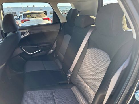 Used 2025 Kia Soul LX w/ LX Technology Package FWD image 25