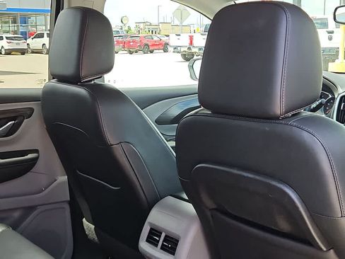 Used 2024 GMC Terrain SLT AWD/4WD image 17
