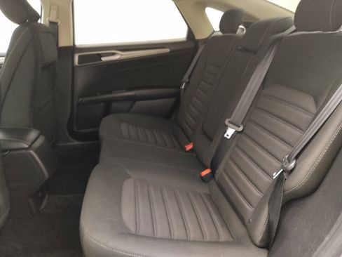 Used 2018 Ford Fusion SE FWD image 18