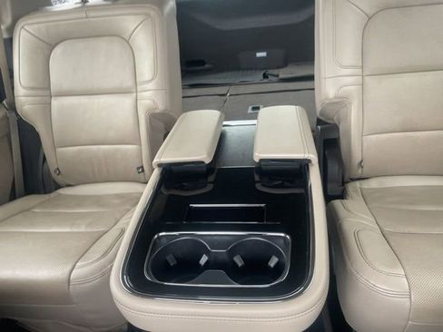 Used 2022 Lincoln Navigator Reserve image 9