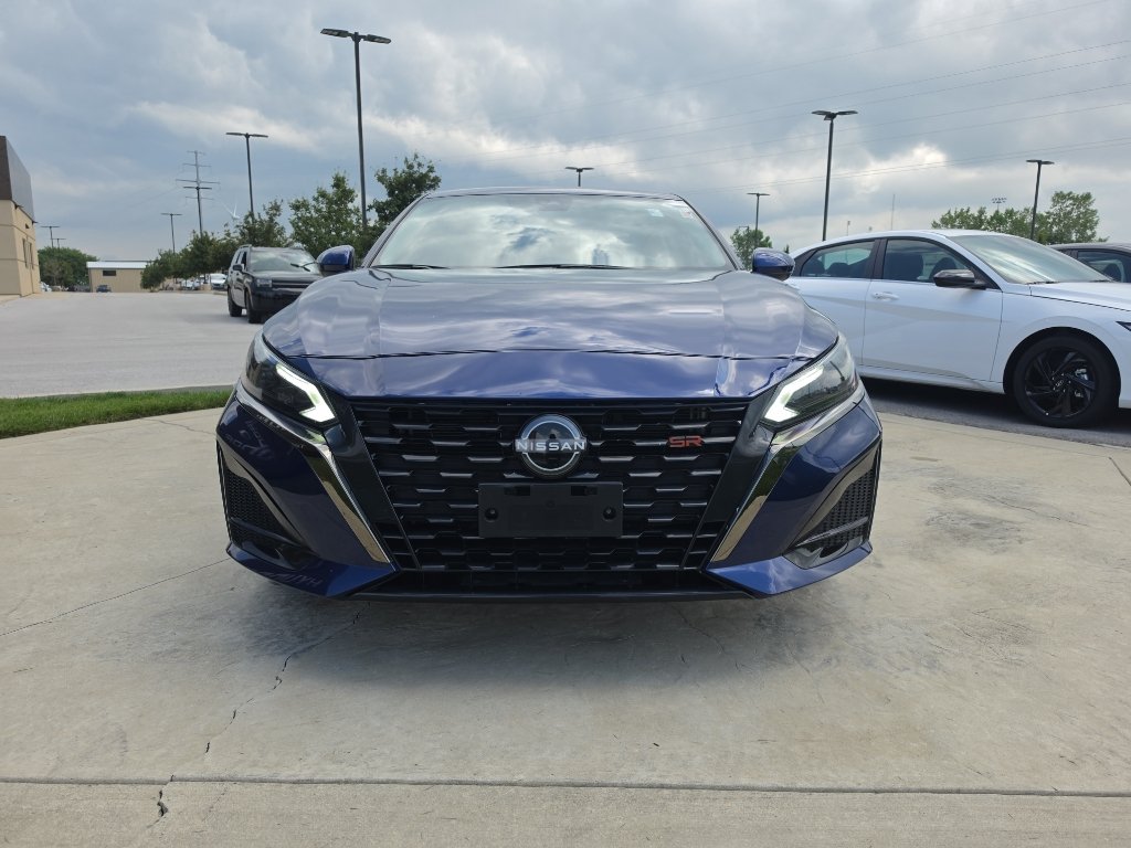 Used 2024 Nissan Altima 2.5 SR w/ SR Premium Package FWD image 2
