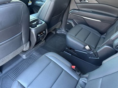 Used 2024 Chevrolet Traverse Z71 w/ Enhanced Driving Package AWD/4WD image 4