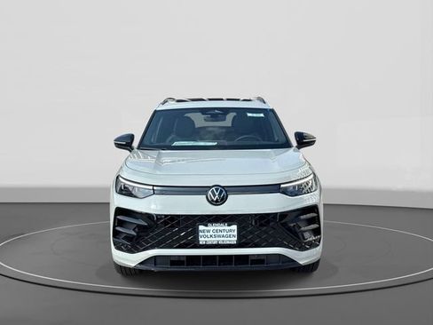 New 2026 Volkswagen Tiguan SE R-Line AWD/4WD image 2