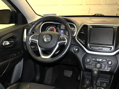 Certified 2017 Jeep Cherokee Trailhawk w/ Comfort/Convenience Group AWD/4WD image 14