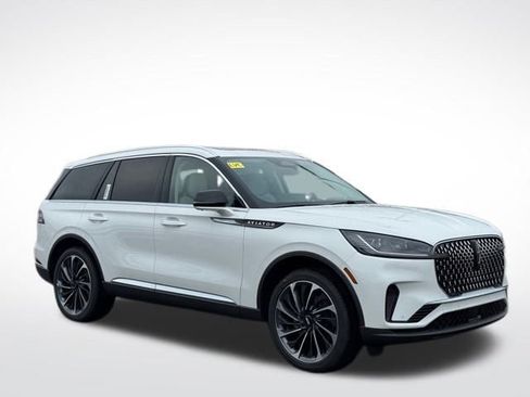 New 2026 Lincoln Aviator Reserve image 4