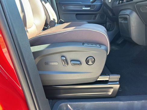 New 2025 Volkswagen ID. Buzz Pro S Plus image 34