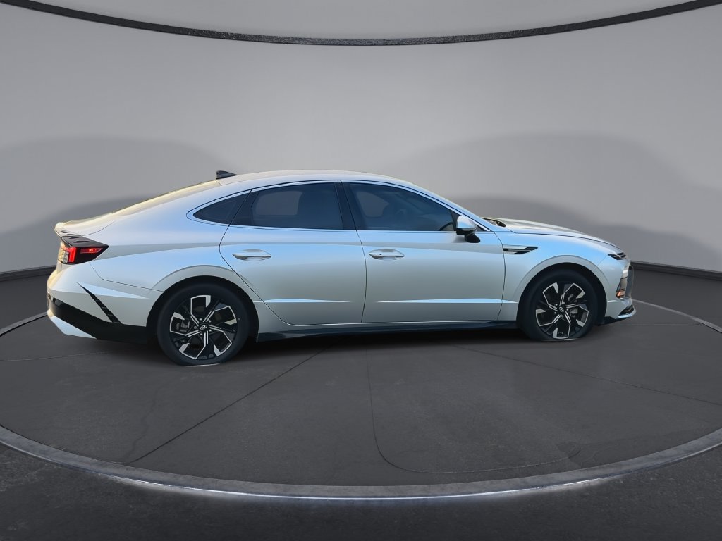 Used 2024 Hyundai Sonata SEL FWD image 9