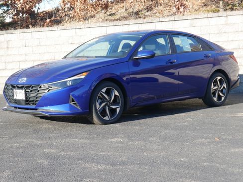 Used 2023 Hyundai Elantra SEL w/ Convenience Package image 1